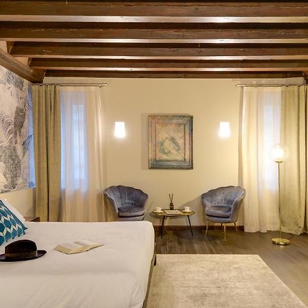 Palazzo Duomo Suites In Udine Center Exteriör bild