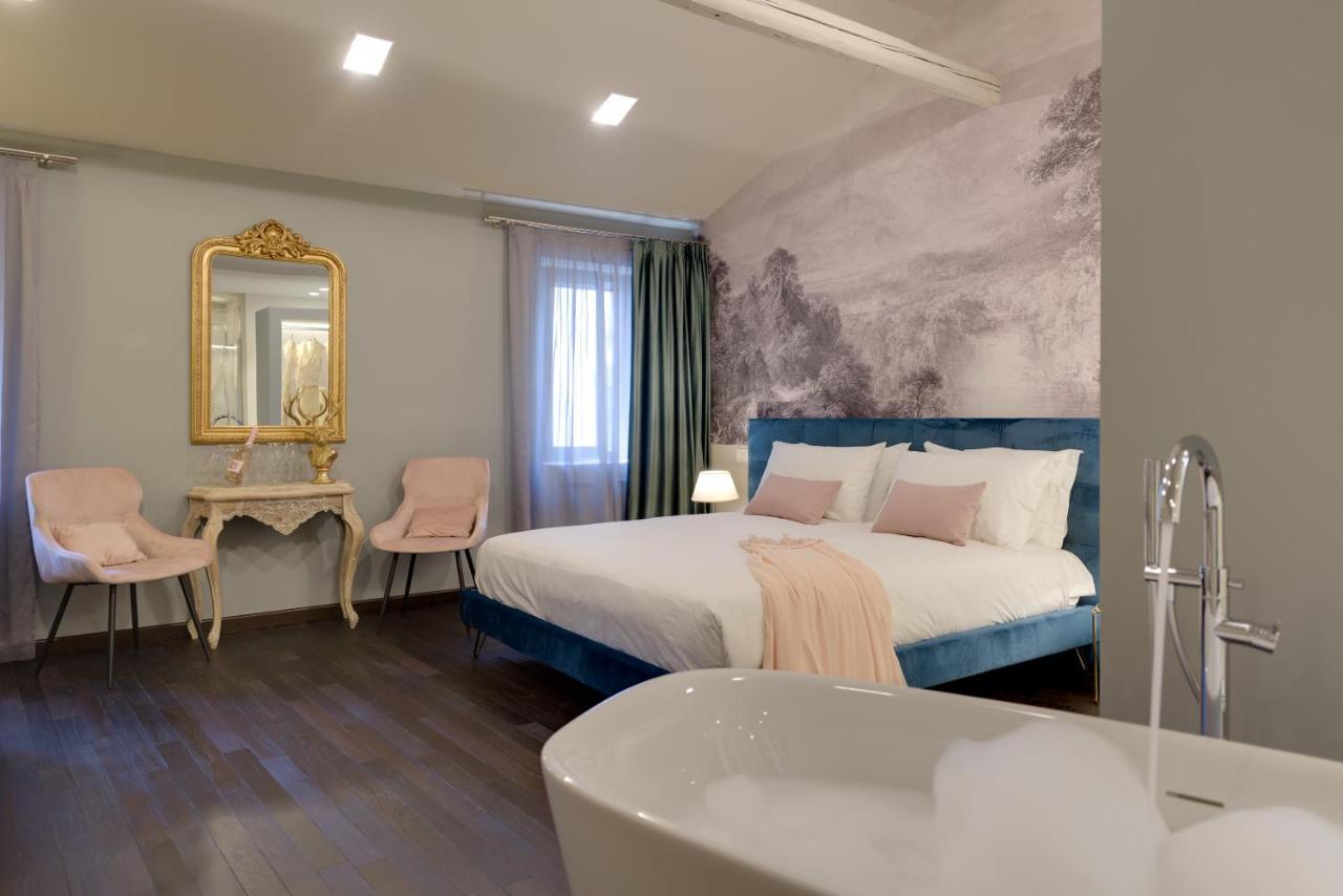 Palazzo Duomo Suites In Udine Center Exteriör bild