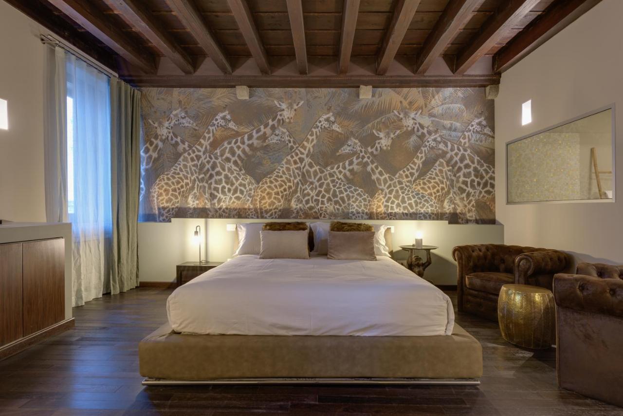 Palazzo Duomo Suites In Udine Center Exteriör bild
