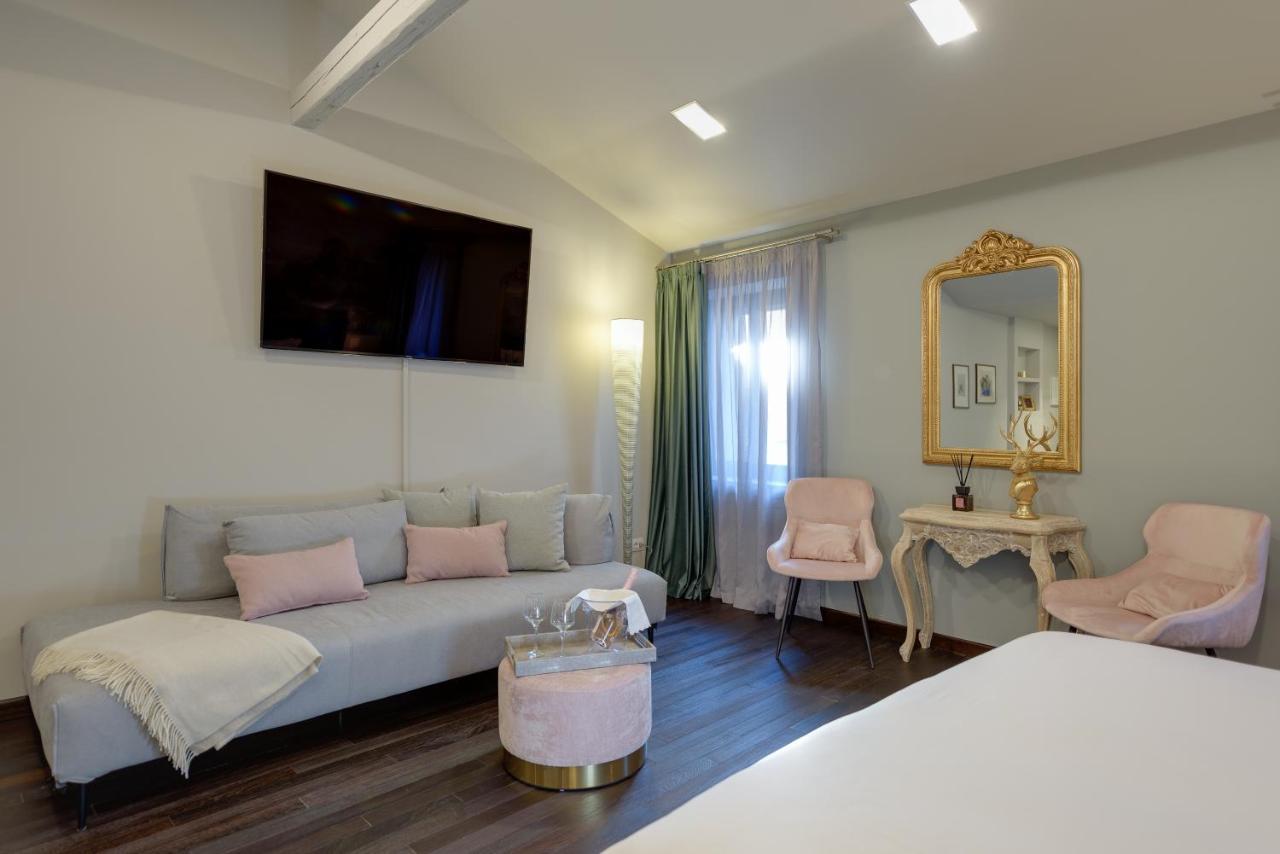 Palazzo Duomo Suites In Udine Center Exteriör bild